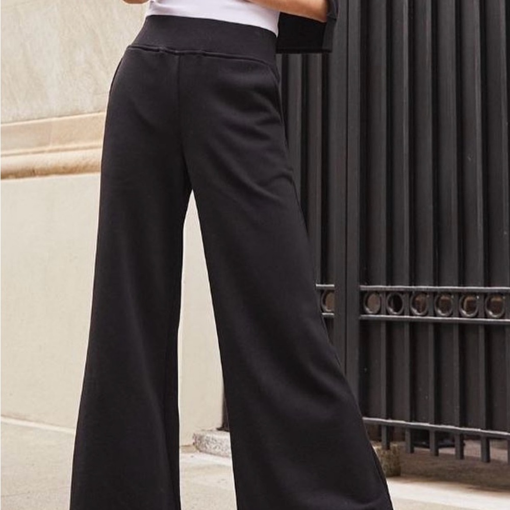 Sold out New York — Wide-Leg Black Pants